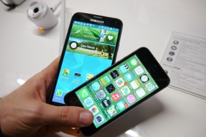 samsung-galaxy-s5-vs-apple-iphone-5s